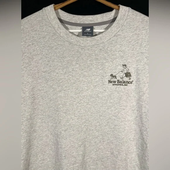 New Balance Athletics Shop Men’s Storefront Graphic Tee Dog Walking Gray Size L - Picture 6 of 11